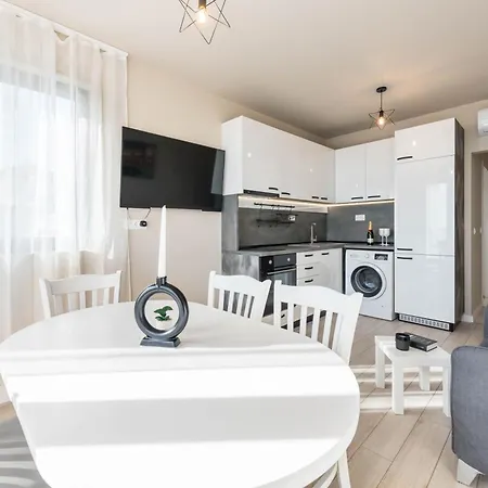 Апартаменты Paradise Sea View *